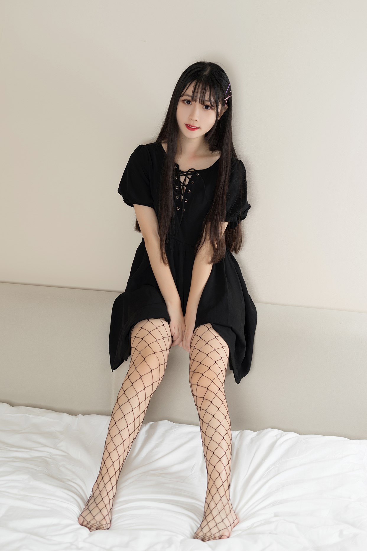 Rabbit playing with black stockings(12)